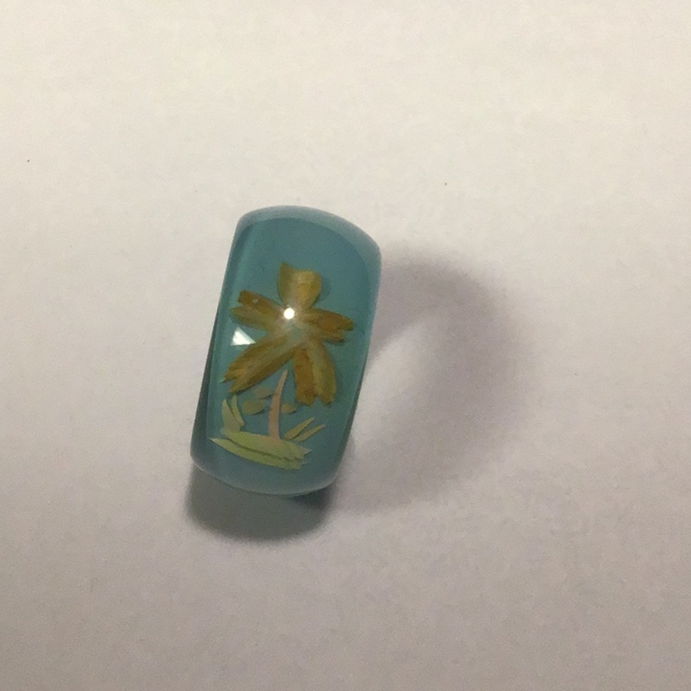 Vintage Reversed Carved Lucite Ring-Size 6-6.5